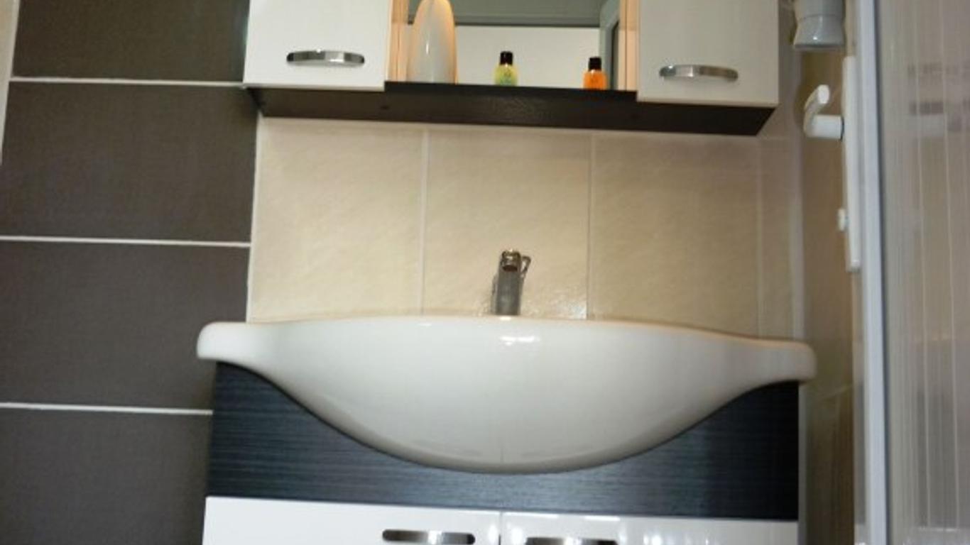 The Green Valley Hotel