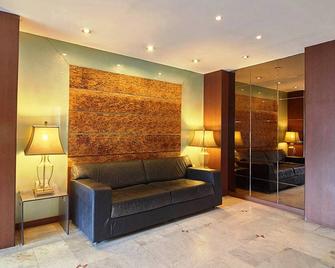 Hotel Roopa - Mysore - Living room
