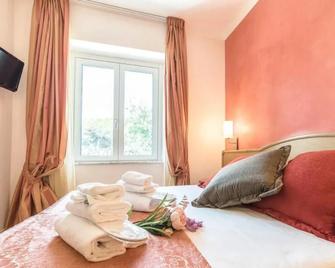 Hotel Tenda Rossa - Marina di Carrara - Schlafzimmer