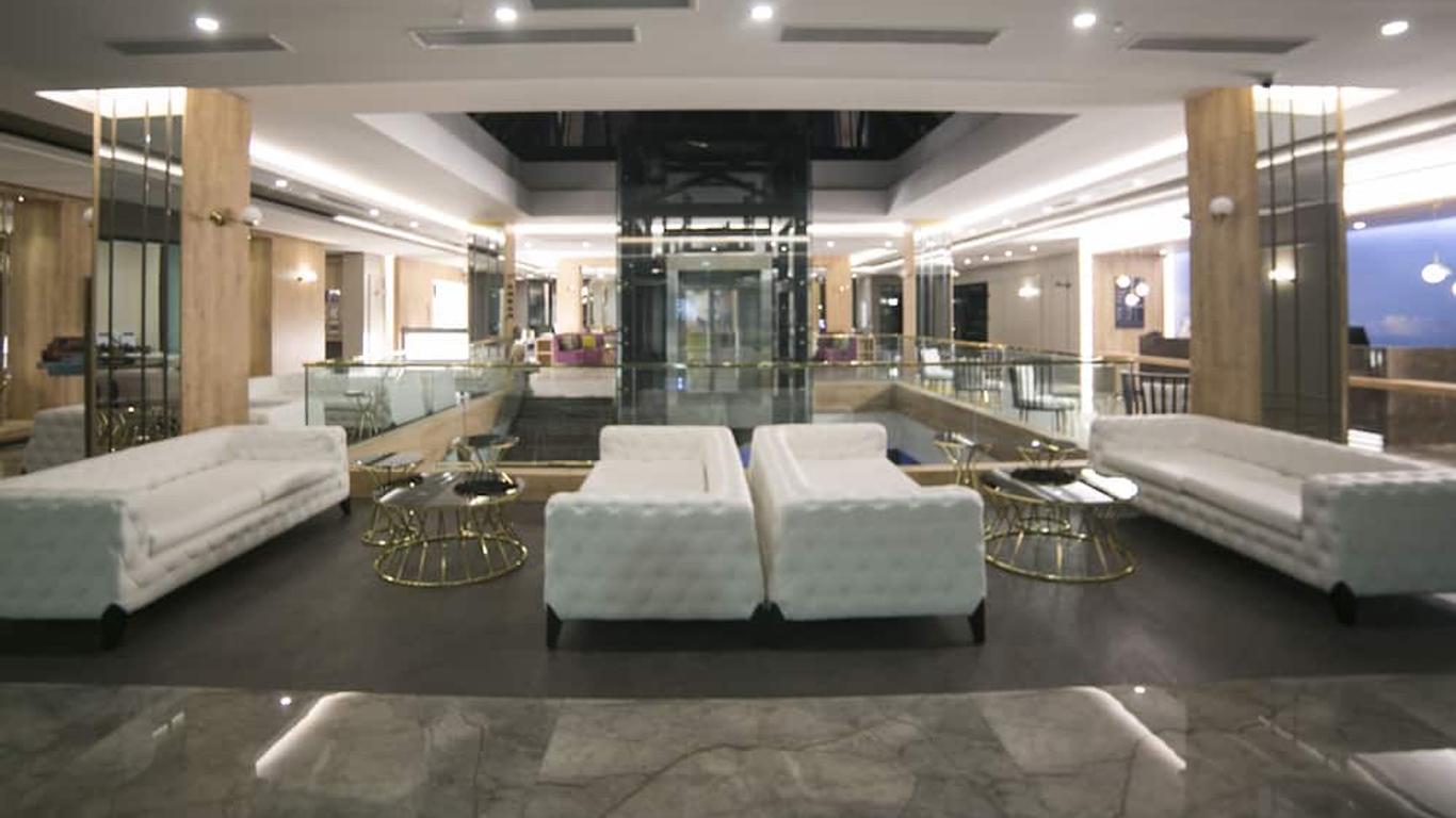 Sailor's Beach Club