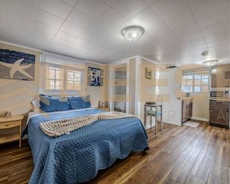 Beach Cabin #2 - Lake Ozark - Bedroom