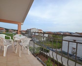 Apartments with parking space Sukosan, Zadar - 17027 - Sukošan - Balkon