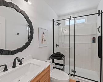 Strict No Parties, New Modern Clean Cozy Home - San Marcos