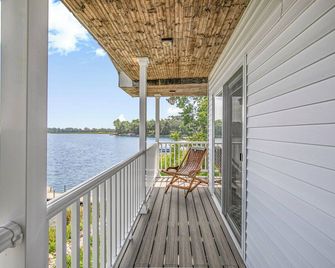 Lake Home Getaway - Kimball - Balcony