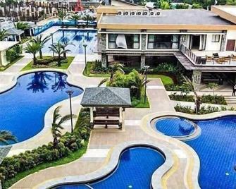 Verdon Parc Davao City by darpm - Davao City - Pool