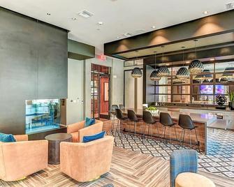 Chic Mountain View 1BR w/ Gym, Pool & A/C, nr Shopping, by Blueground - Los Altos - Lounge
