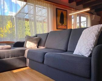 Haus Löwe - Komplettes Ferienhaus am Badesee - Erzgrube - Sala de estar