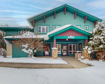 Kestrels Unit #16 - Smugglers Notch - Building