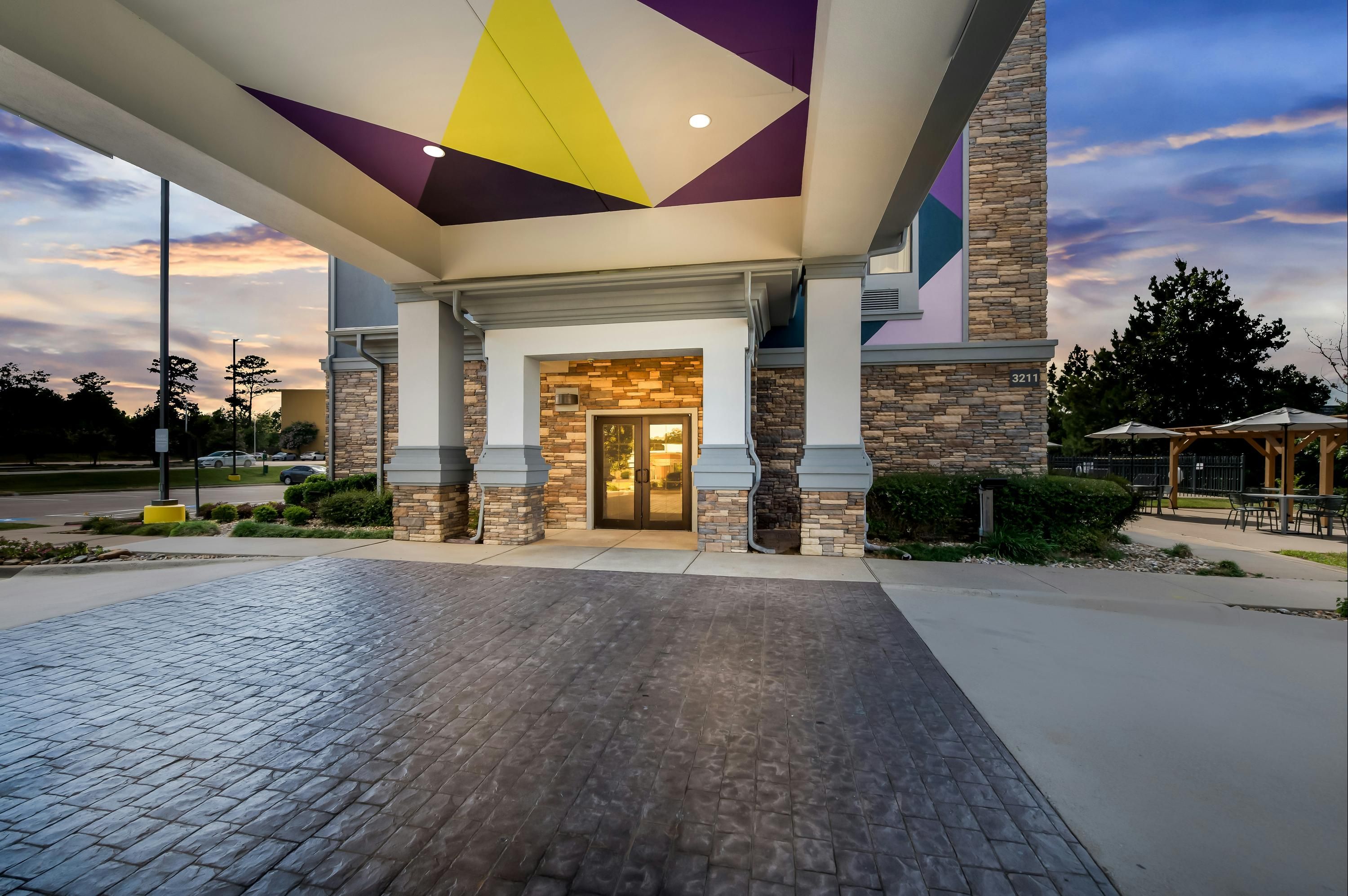 Spark by Hilton Longview - Longview - Building