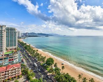 Sheraton Nha Trang Hotel & Spa - Nha Trang - Plage