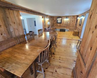 Abigail's Country House. 2 Minutes To Skiing. Swimming, Hiking Very Close By. - Tannersville - Dining room