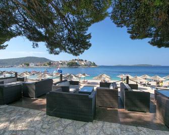 Apartment and Rooms Radojka - Primosten - Playa