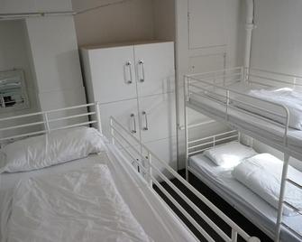 The Walrus Bar and Hostel - London - Bedroom