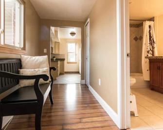 Kids & Eco friendly vacation house Detroit / Livonia - Livonia - Living room