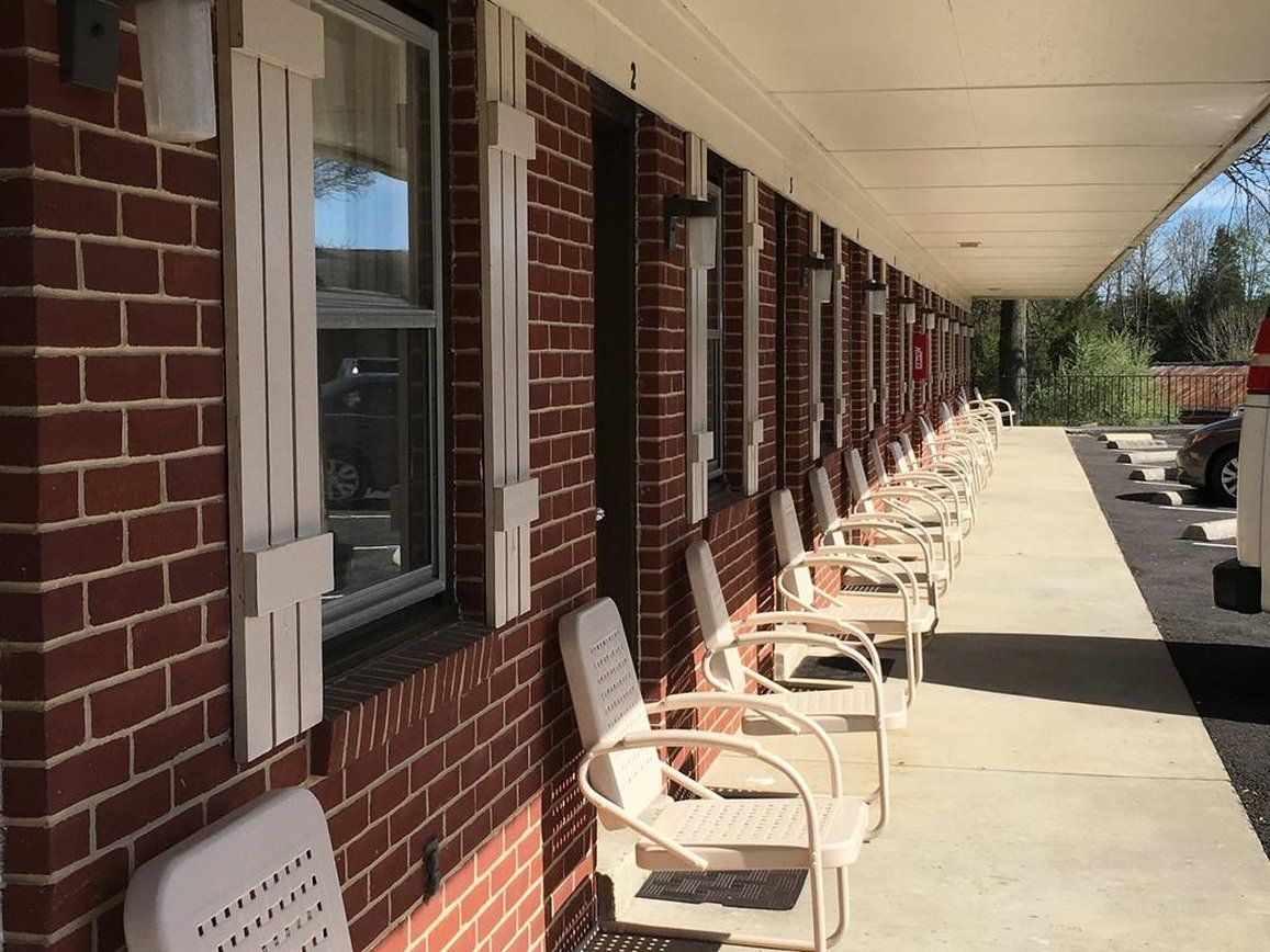 Patio view of Red Carpet Inn - Gettysburg