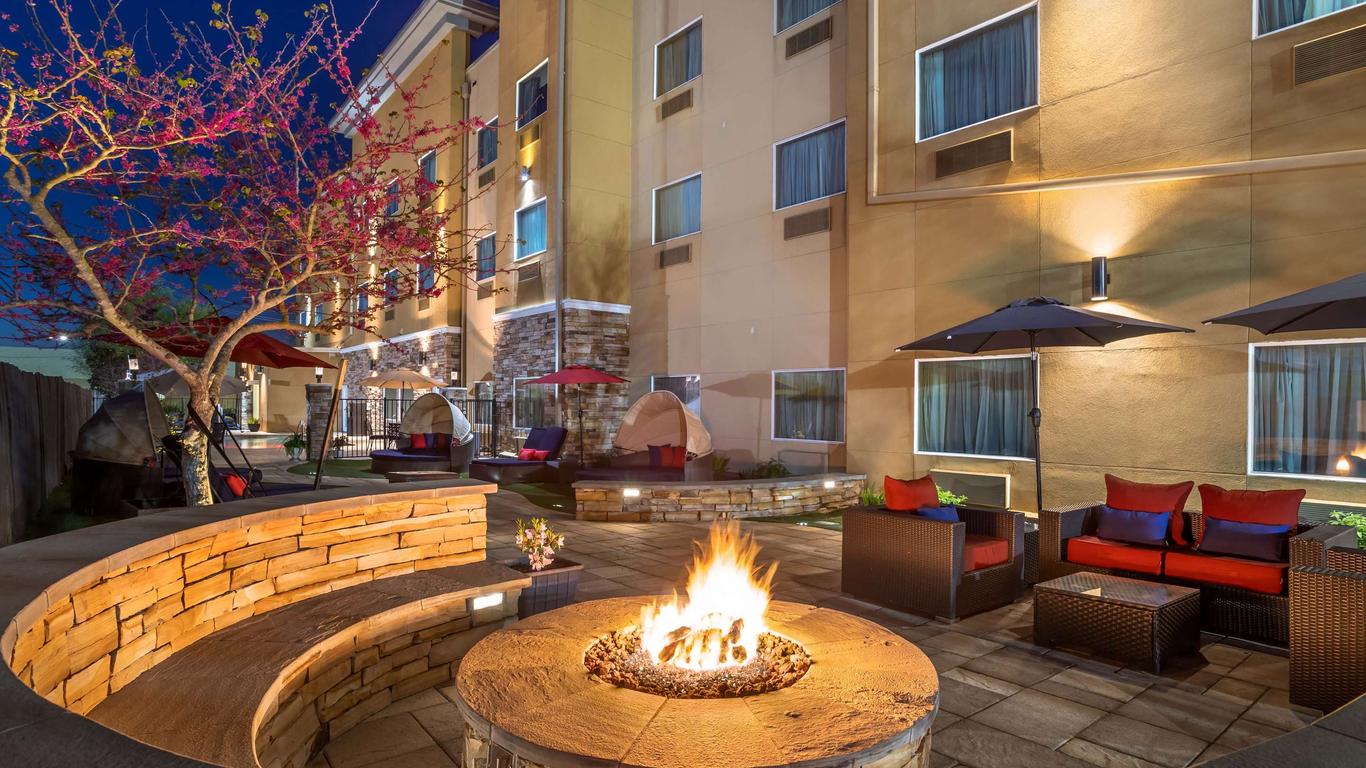 Best Western Plus Lake Jackson Inn & Suites
