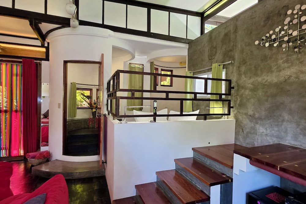 Somewhere Else Boutique Resort - Mambajao - Escalier