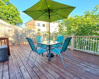 Coach House with Heated Garage and Private Rooftop Deck - Chicago - Balcony