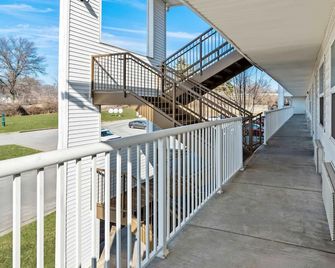 Birch Hill Suites Kansas City - Independence - Independence - Balcony