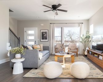 Cherokee by AvantStay - Nashville - Living room