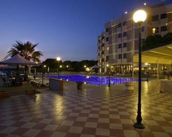 Apulia Hotel Taranto Ara Solis - Lido Azzurro - Pool
