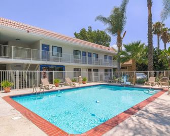 Motel 6 Simi Valley - Simi Valley - Pool