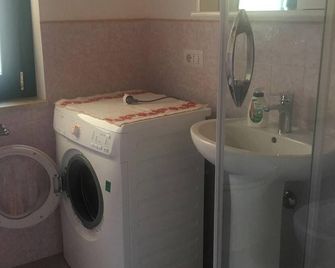 Comfy house in Crotone, fenced garden - Crotone - Lavanderia