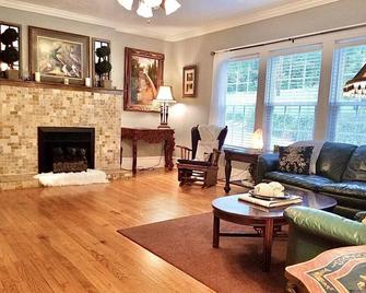 Goldie Locks Approved ~ Walking Distance to Downtown Fort Payne AL. - Fort Payne - Wohnzimmer