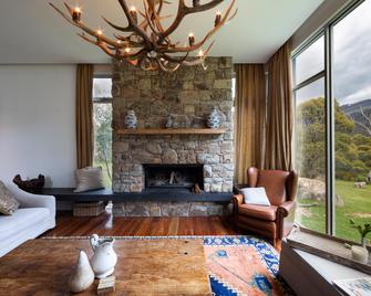 Oaks Lake Crackenback Resort - Crackenback - Living room