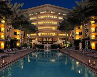 Edgewater Beach Hotel - נייפלס - בריכה