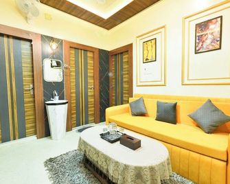 Trijal Homestay Cozy stay in kashi - Varanasi - Wohnzimmer