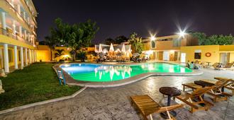Hotel Maria del Carmen - Mérida - Pool