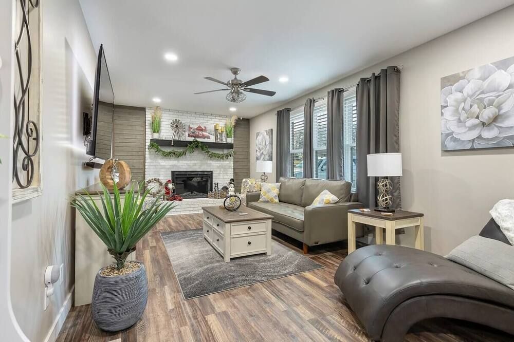 Hill Manor at the Crossroads of the Nation - Wentzville - Huiskamer