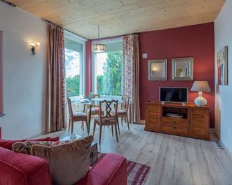 La Rosa Gialla Bio Apartments & rooms - Barolo - Вітальня