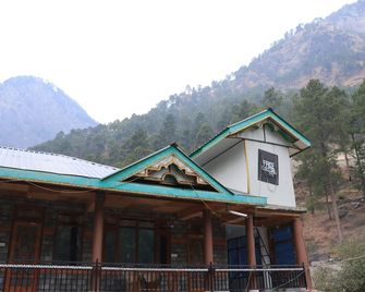 Chalo Chhalal Hotel & Cafe - Kasol - Building