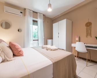 Villa Vaghi Rooms - Cagliari - Sypialnia