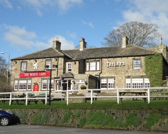 The White Lion - Keighley - Building