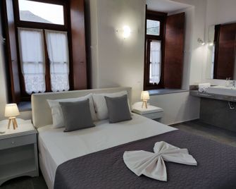 أخيلياس بنشن - Hydra - غرفة نوم