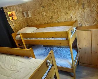 Petit chalet Valfréjus pied des pistes - Modane - Chambre