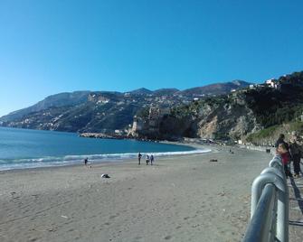 Hotel Pensione Vittoria - Maiori - Playa