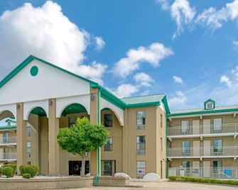 Super 8 by Wyndham Lakeland - Lakeland - Building