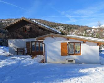 The Little House On The Prairie - Roubion - Edificio