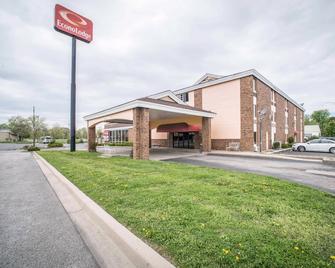 Econo Lodge - Marion - Building