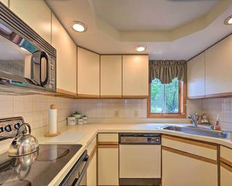 Mountain-View Campton Retreat about 3 Mi to Ski Slopes - Campton - Cocina