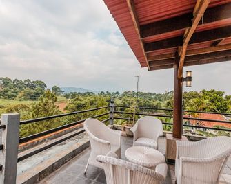 Hotel O Bogor Puncak Near Padang Golf Bukit Pelangi Formerly Gunung Geulis Village - Sukaraja - Balcony