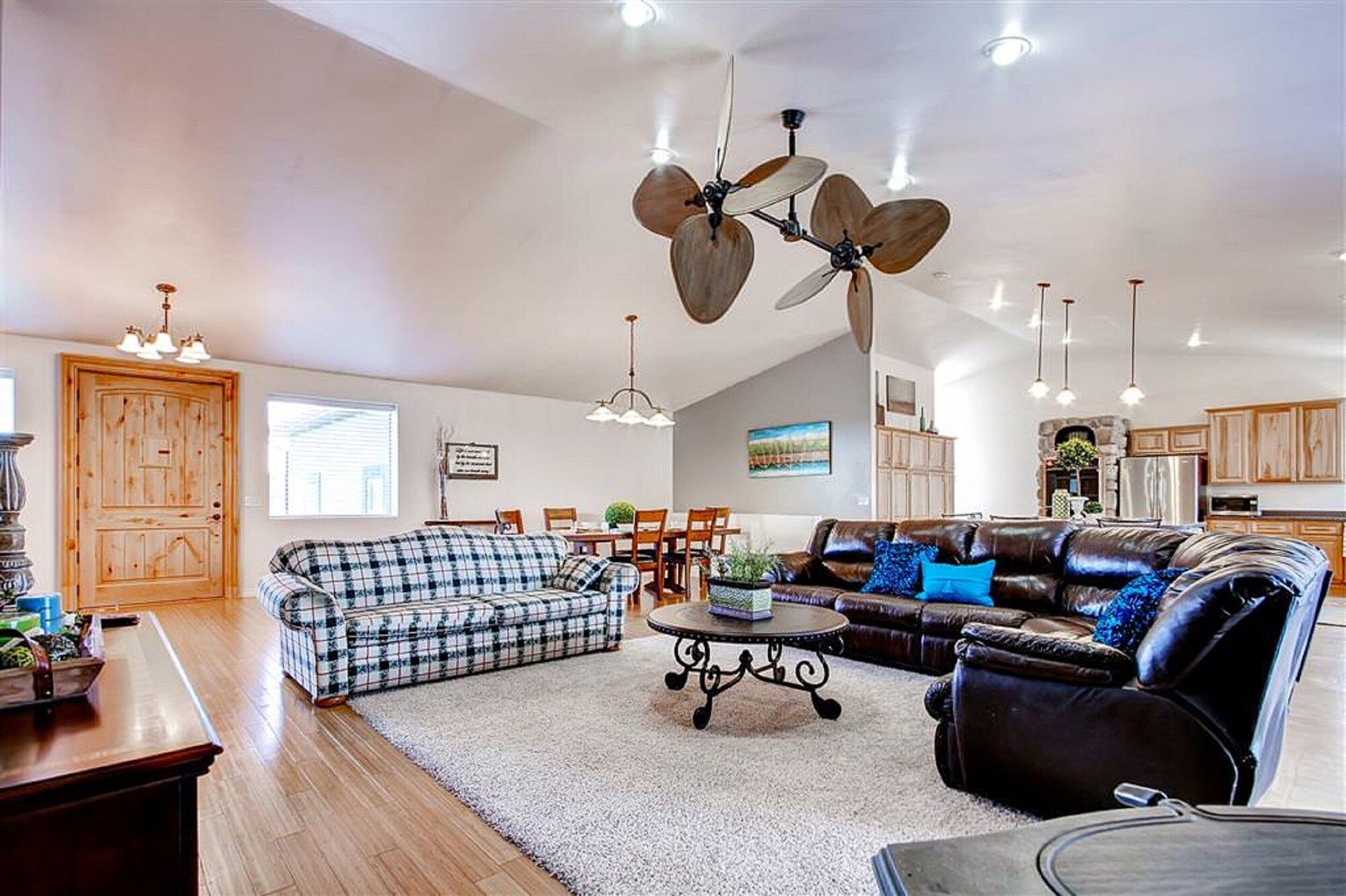 بريس كنتري كابنز - تروبيك - غرفة معيشة