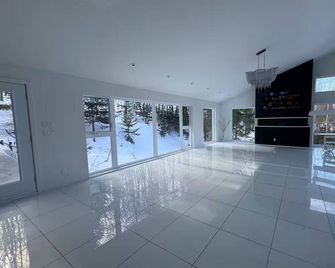 Cali-Tier: Like a California House IG: @13lacksheep - Prévost - Lobby