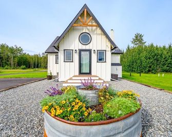 Revival Acres: Historic Farmhouse on 5 Acres w/Stunning Mountain Views - Palmer - Edificio