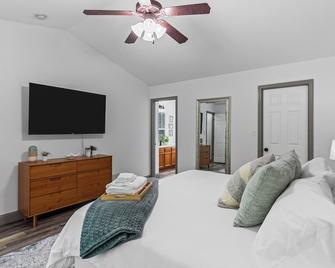 Springhurst Serenity Fresh 4br Getaway - O'Fallon - Bedroom