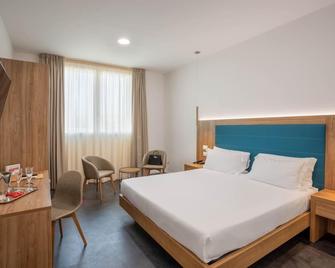 V Hotel - Ancona - Schlafzimmer